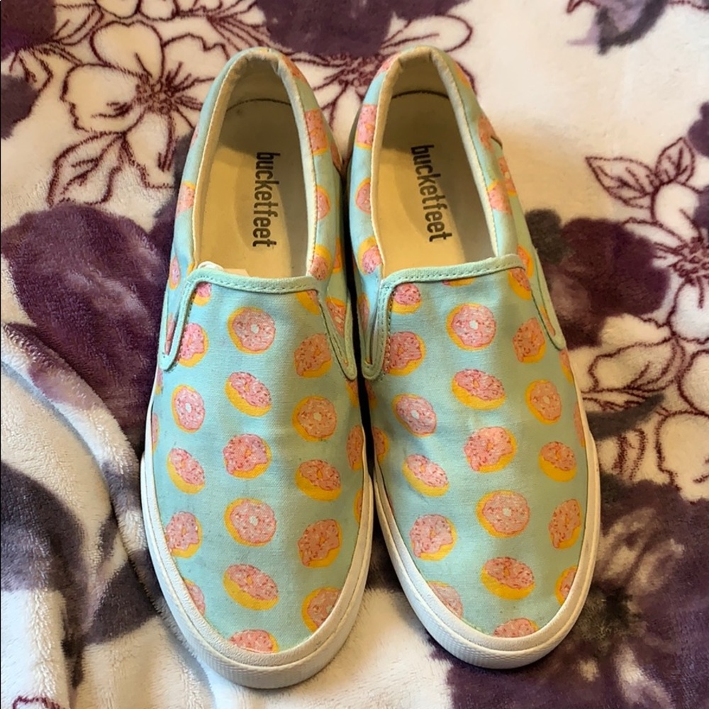 Slip on kicks